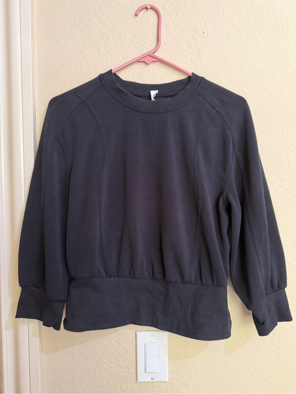 lululemon softstreme Black 3/4 sleeve Crewneck Pullover